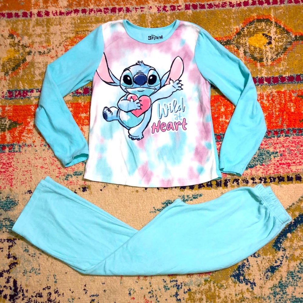 🧜🏼‍♀️3 for $15 listing!🧜🏼‍♀️ stitch pajamas